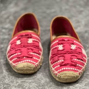 TORY BURCH
SHAW ESPADRILLE
Hibiscus Flower / Royal Tan
